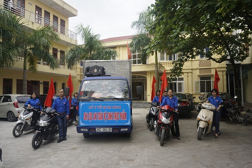 Đoàn thanh niên Chi cục An toàn vệ sinh thực phẩm tỉnh Ninh Bình xung kích tuyên truyền cơ động hưởng ứng 